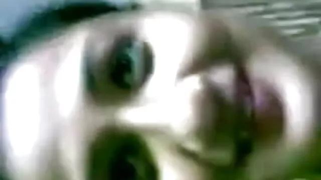 বিবাহিত মহিলার বাংলা এক্সক্স ভিডিও ওয়েটার বাথরুমে ধর্ষিত.