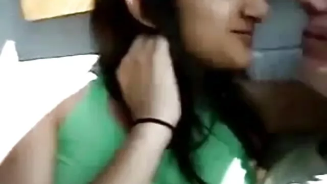 একটা ট্যাক্সি ড্রাইভার গাড়ী একটি সরস হুক বাংলাদেশি নেকেড ভিডিও সুবিধা গ্রহণ.